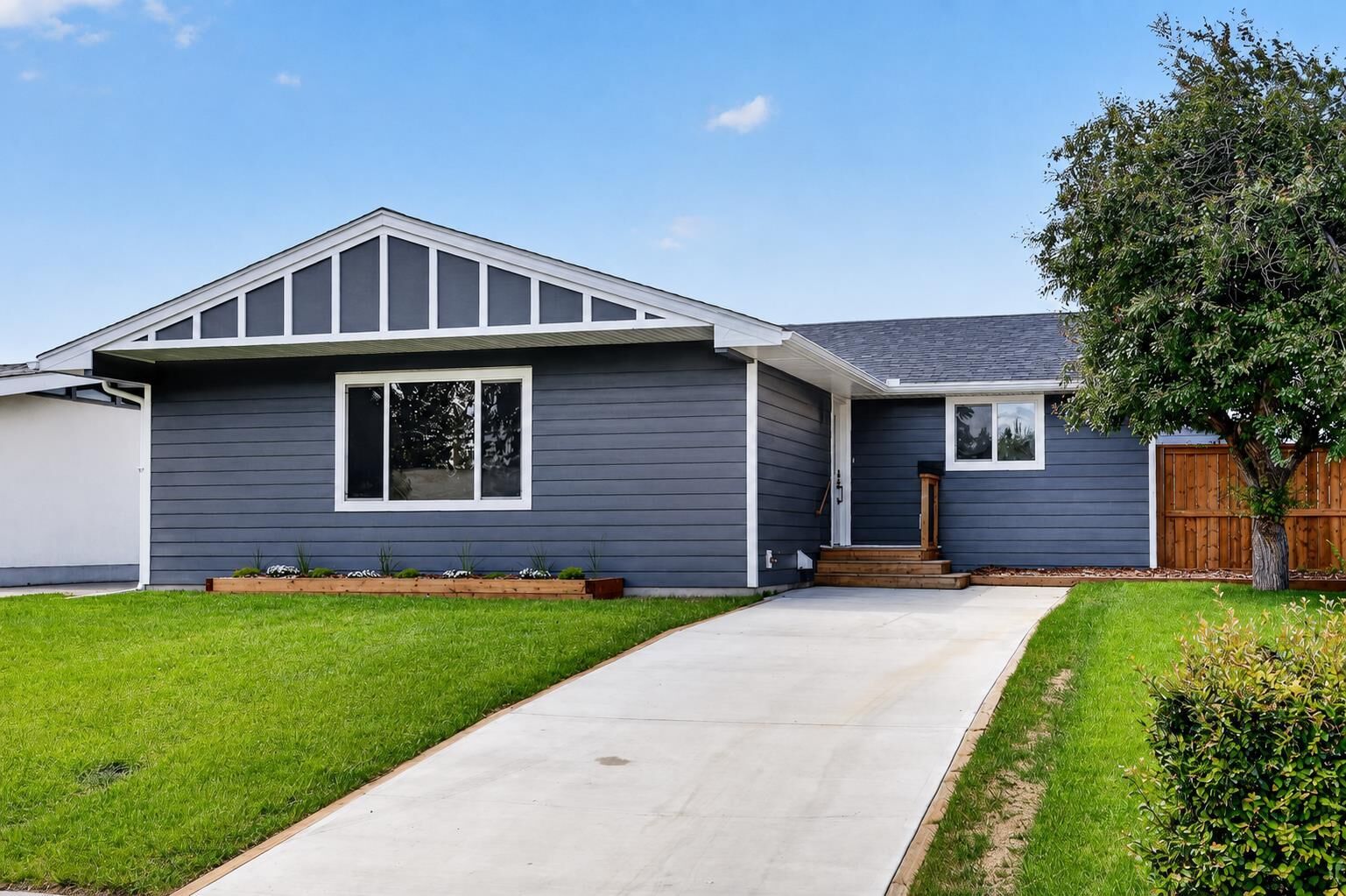 Property Photo:  9519 Academy Drive SE  AB T2J 1A6 