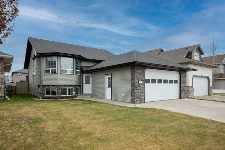 Property Photo:  124 Vincent Close  AB T4R 0H8 
