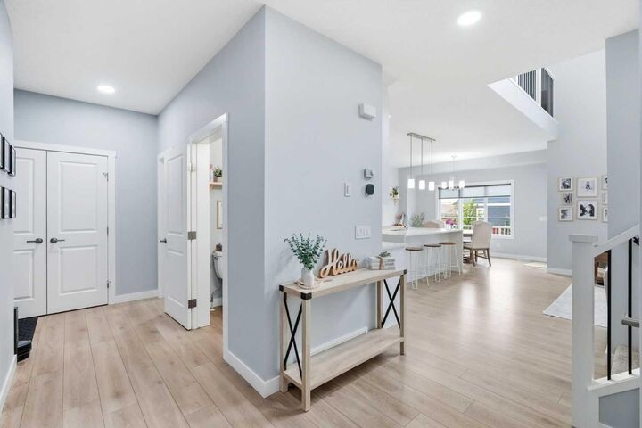 Property Photo:  504 Creekrun Lane SW  AB T4B 5J9 
