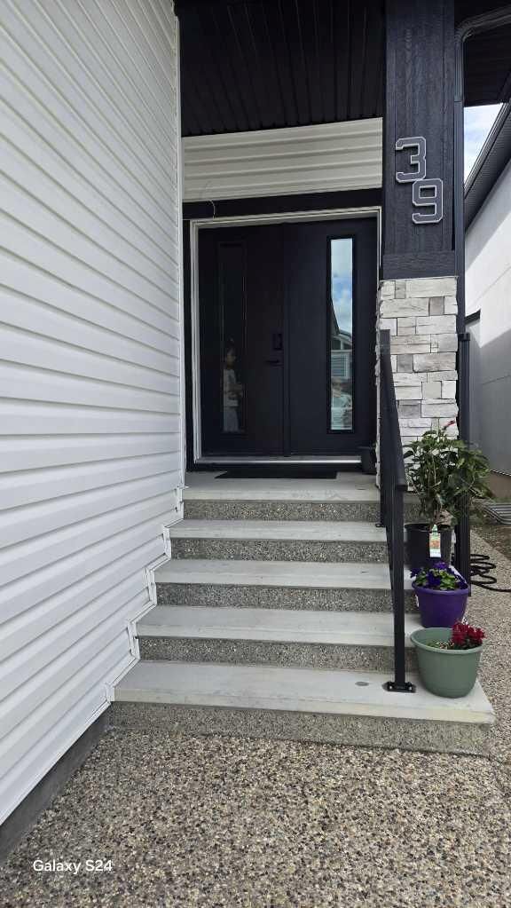 Property Photo:  39 Saddlecrest Link NE  AB T3J 0Z3 