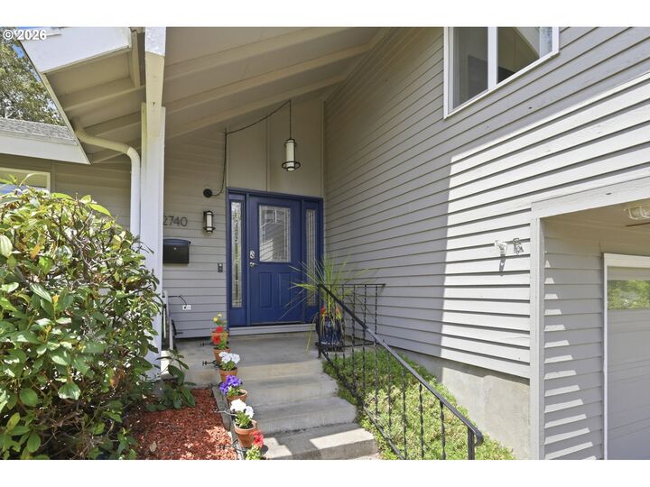 Property Photo:  2740 Almaden St  OR 97405 