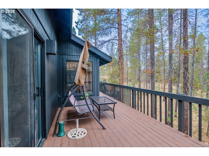 Property Photo: 18034 Witchhazel Ln OR 97707