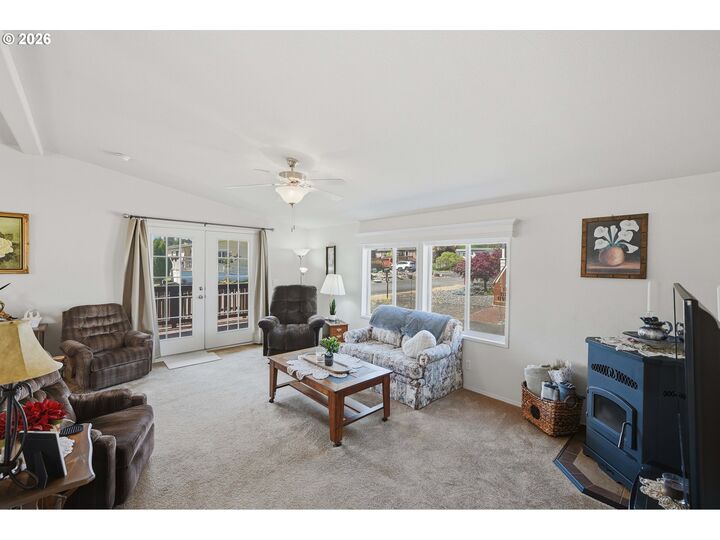 Property Photo: 2990 Knott Ter OR 97420
