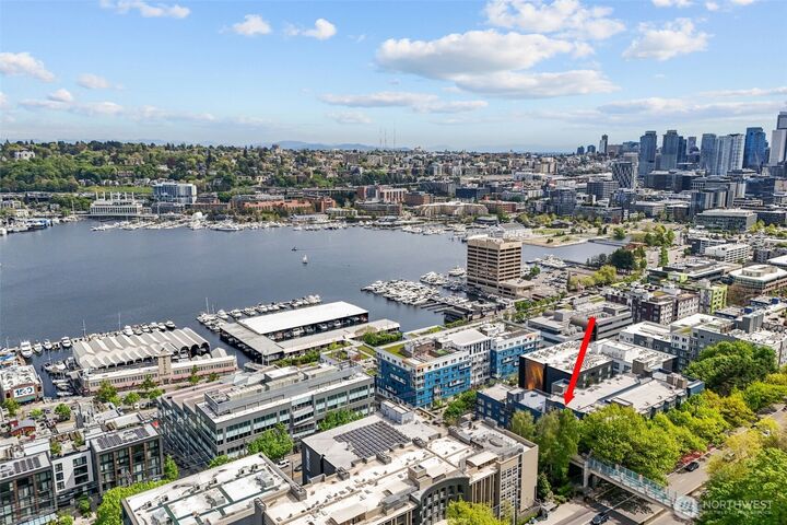 Property Photo: 701 Galer Street 505 WA 98109
