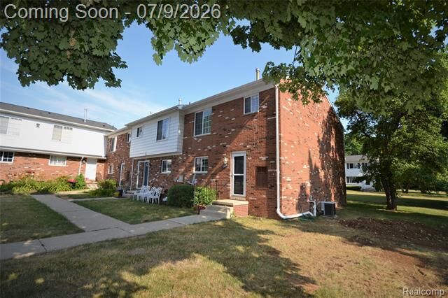 Property Photo: 559 Fox Hills Drive N MI 48304