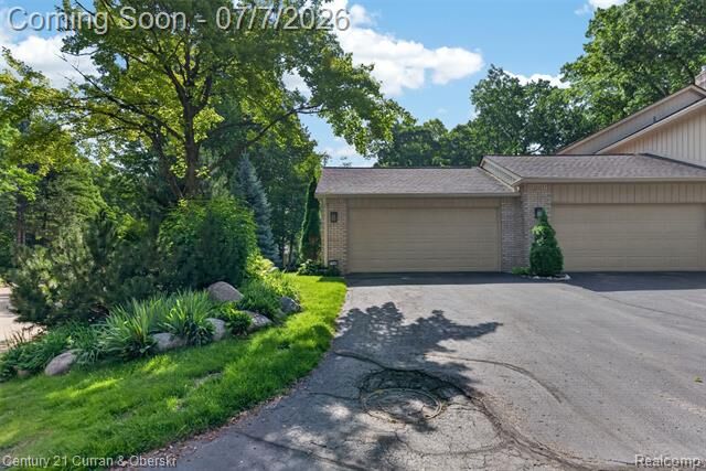 Property Photo:  1148 Hillpointe Circle 74  MI 48304 