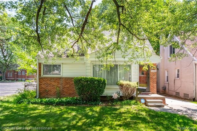 Property Photo:  9388 Salem  MI 48239 