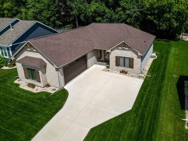 Property Photo:  3904 Tanglewood Place  WI 53546 