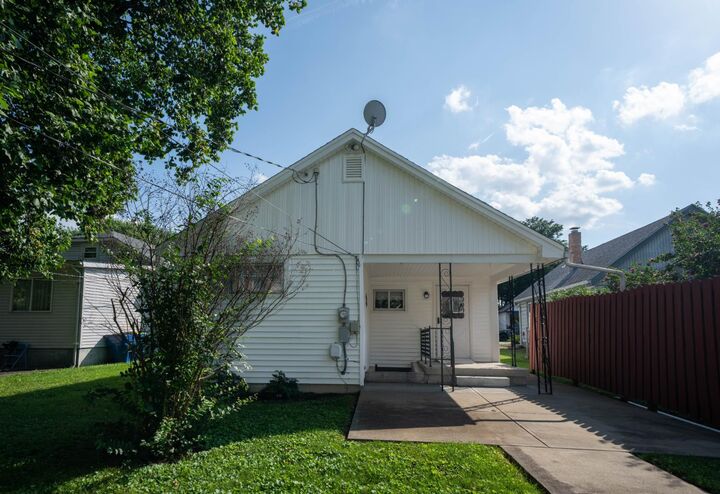 Property Photo:  432 Arch Street  IN 47025 