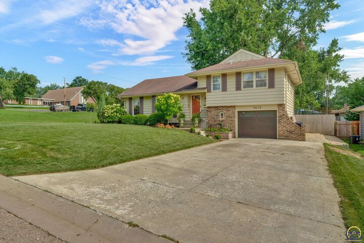 Property Photo:  3619 SW 33rd St  KS 66614 