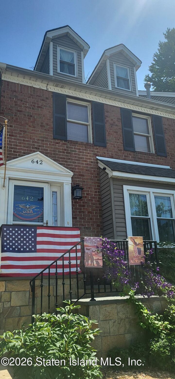 Property Photo: 642 Castleton Avenue NY 10301