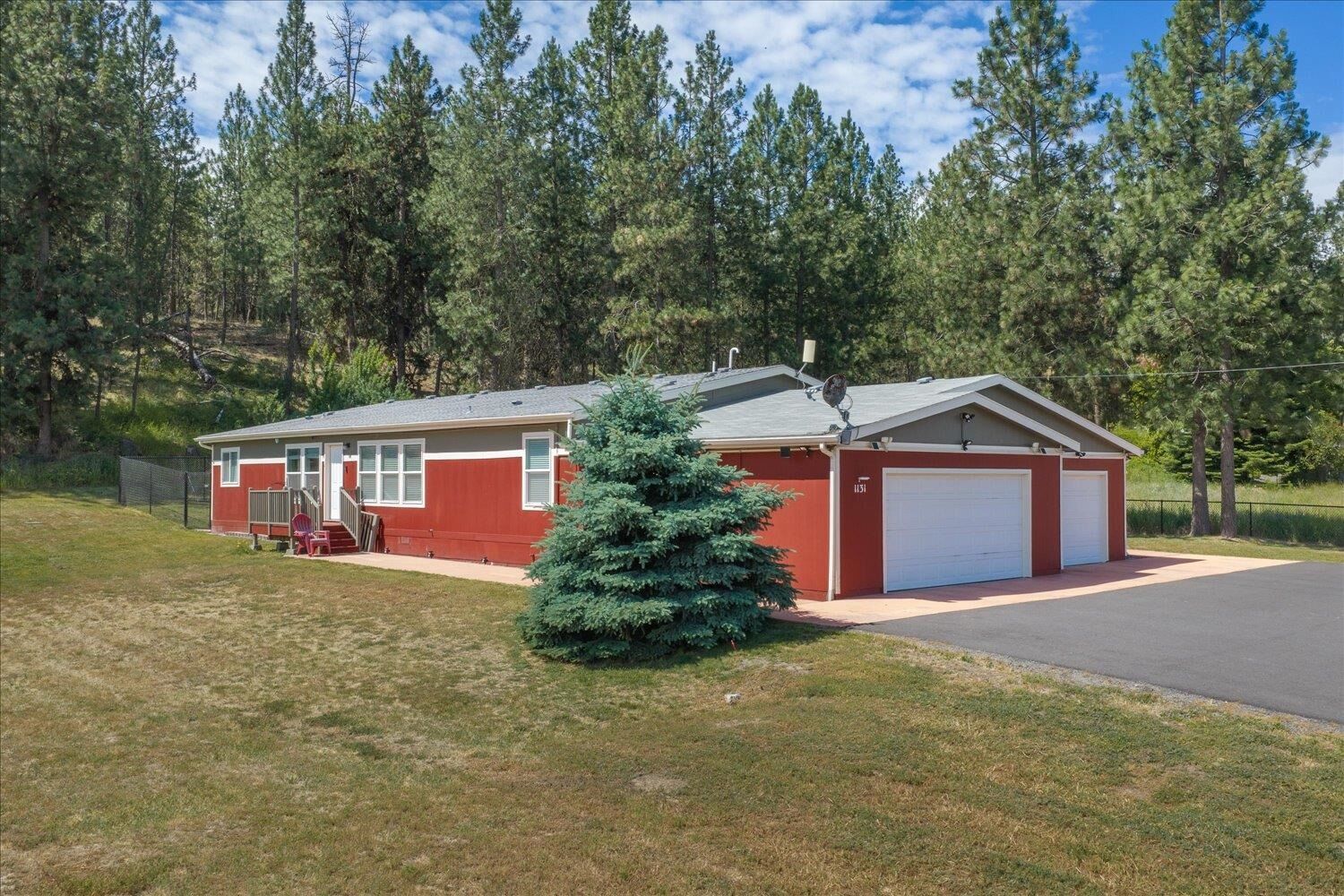 Property Photo:  1131 W San Salvador St  WA 99022 