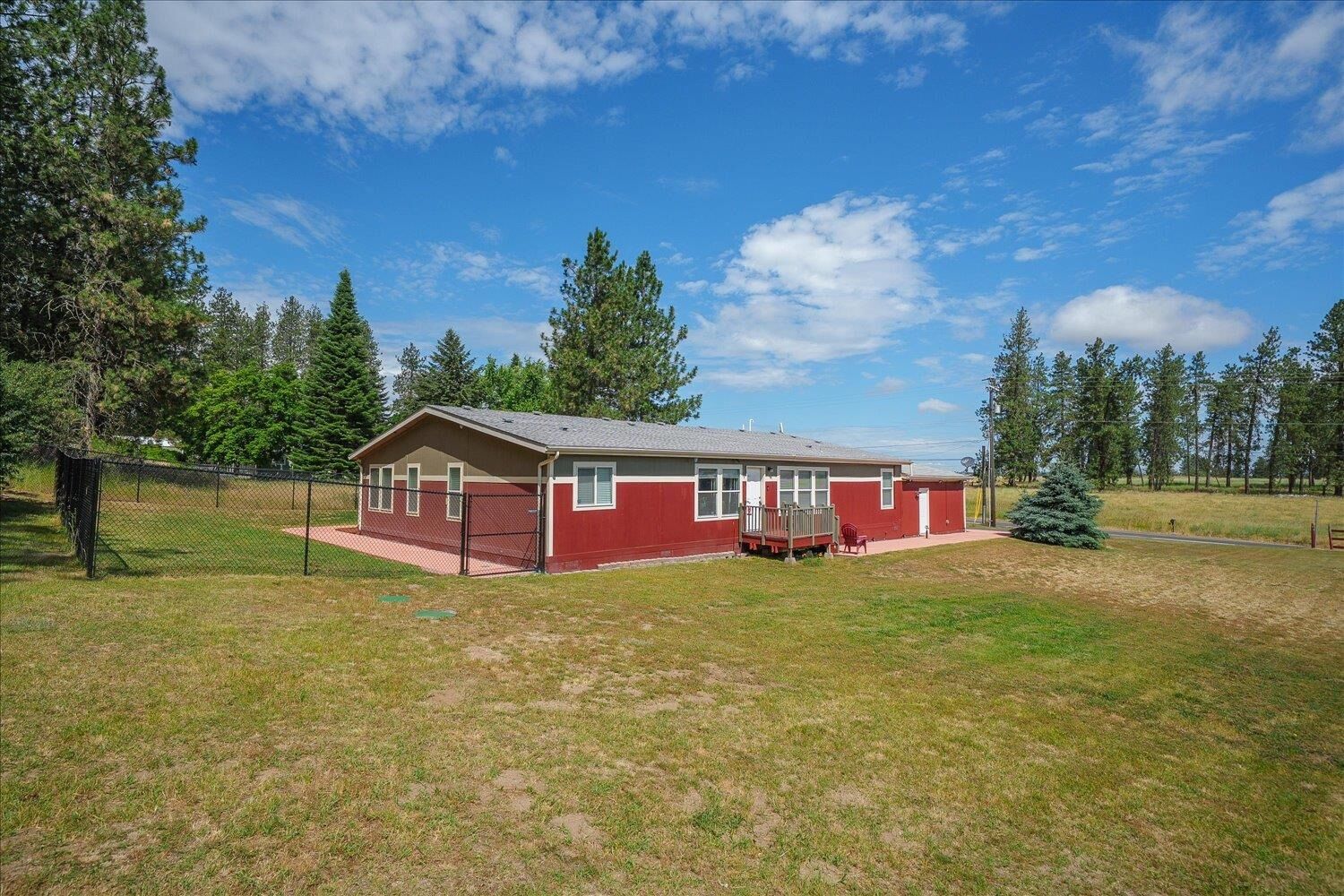 Property Photo:  1131 W San Salvador St  WA 99022 