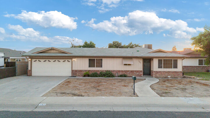 Property Photo: 141 N Walch Street CA 93257