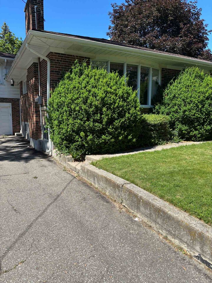 Property Photo: 4 Winesap Place ON M9A 1M4