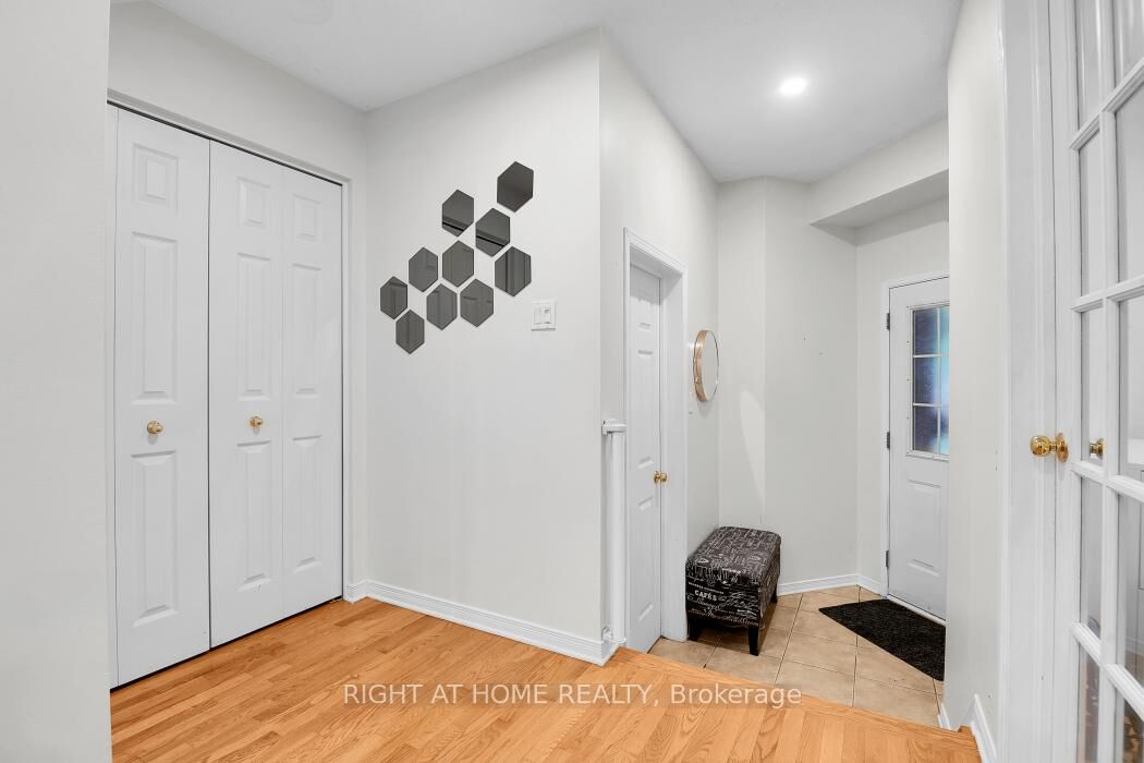 Property Photo:  47 Tobermory Crescent  ON K2K 3M4 