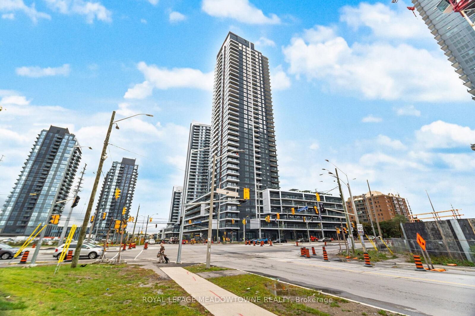 Property Photo:  15 Watergarden Drive 207  ON L5R 0H4 