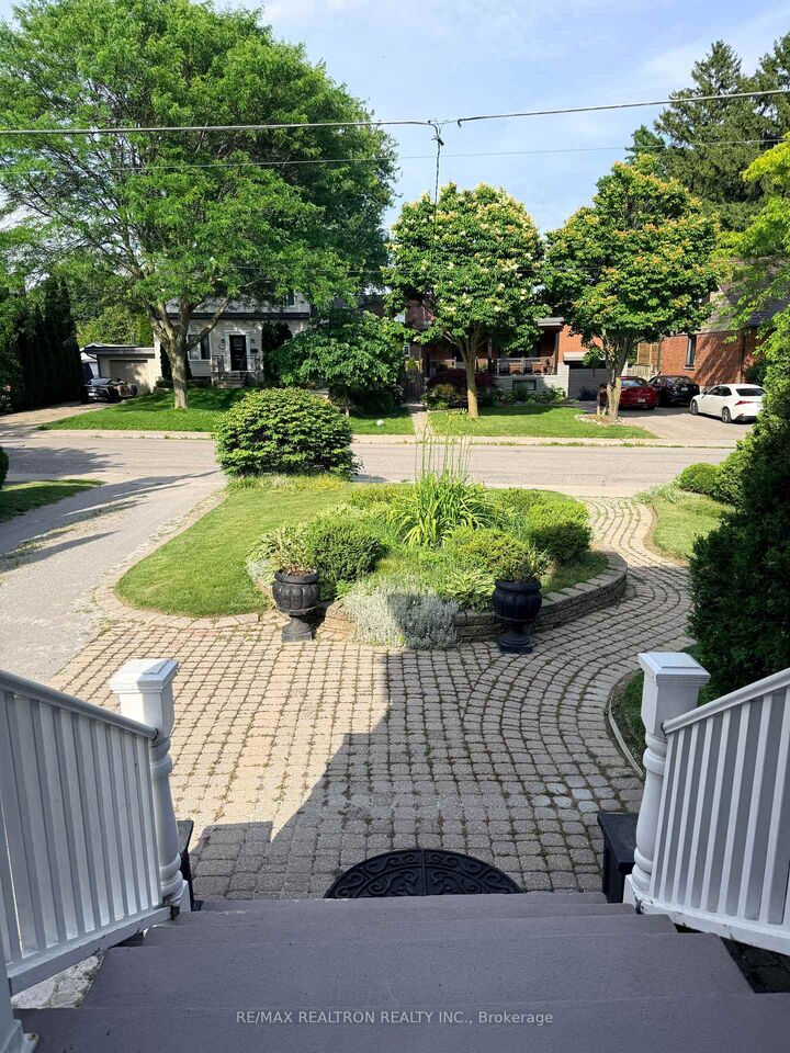 Property Photo:  14 Squires Avenue  ON M4B 2R3 