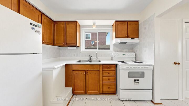 Property Photo:  86 Brian Drive  ON M2J 3Y5 
