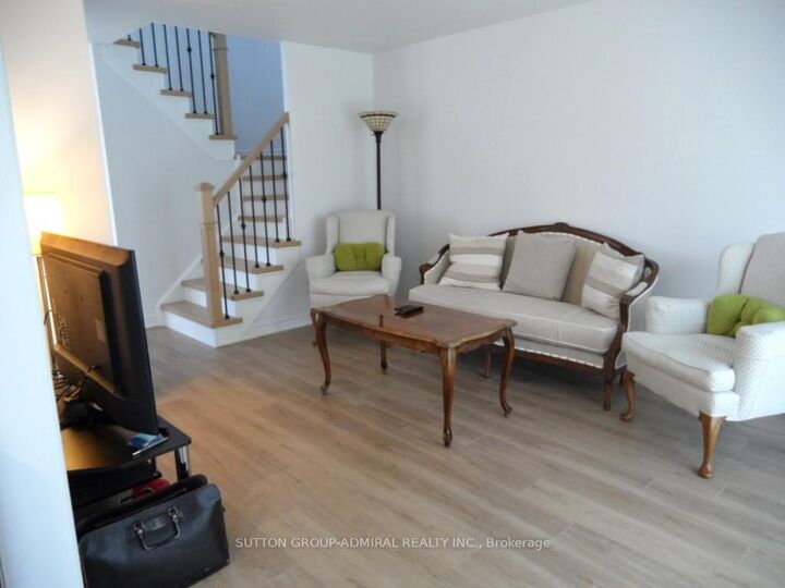 Property Photo:  65 Delaney Crescent  ON L4N 7C4 