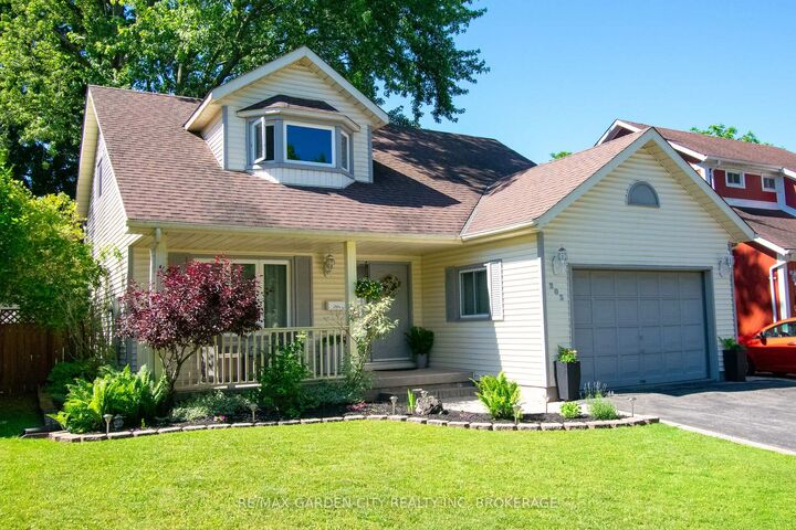 Property Photo: 203 Leaside Drive ON L3C 6N4
