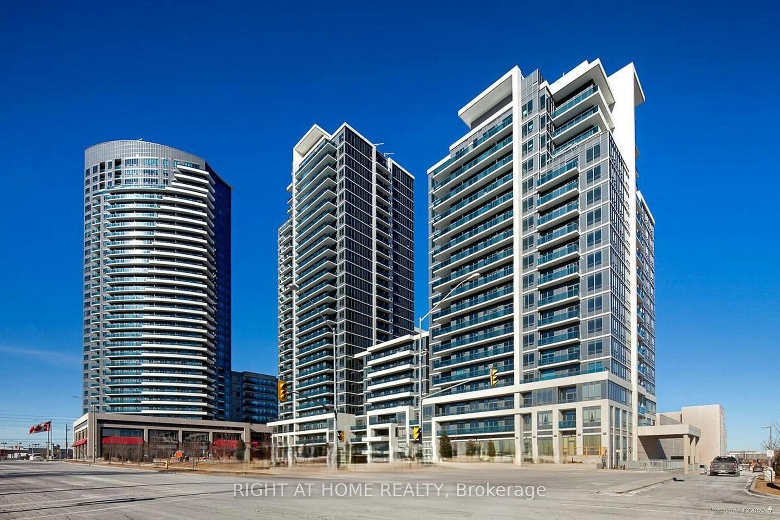 Property Photo: 7171 Yonge Street 511 ON L3T 0C5