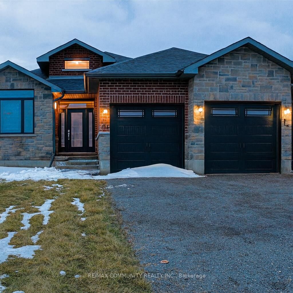 Property Photo:  114 Northumberland Boulevard W  ON K8V 0L1 