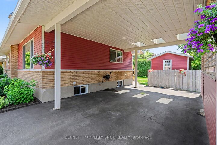Property Photo: 28 Majestic Drive ON K2G 1C7