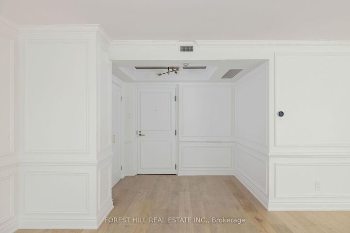 Property Photo: 164 Cumberland Street 404 ON M5R 1A8