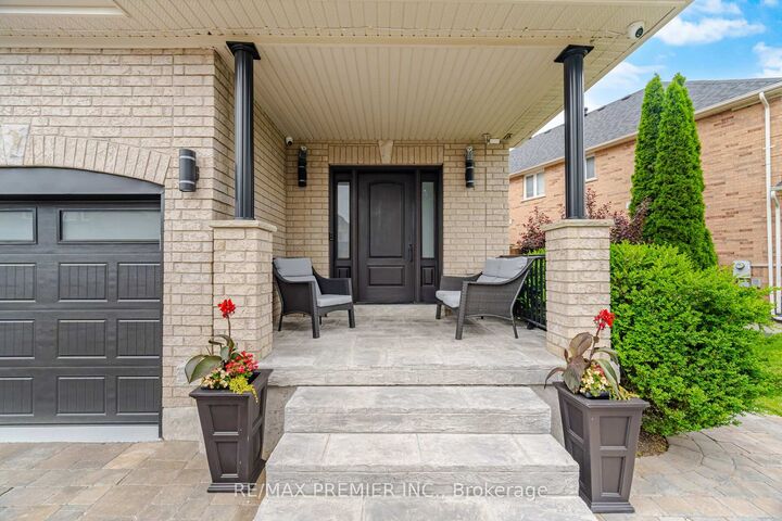 Property Photo:  25 Andrew Hill Drive Main &Amp Second Floor  ON L4H 0H3 