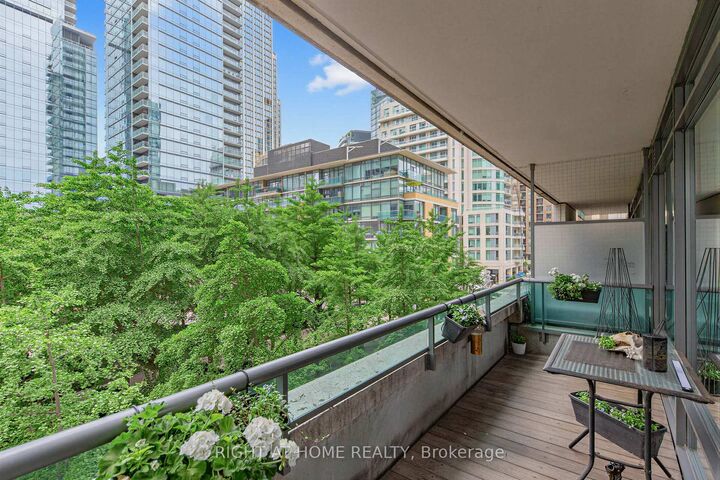 Property Photo:  18 Yorkville Avenue 305  ON M4W 3Y8 