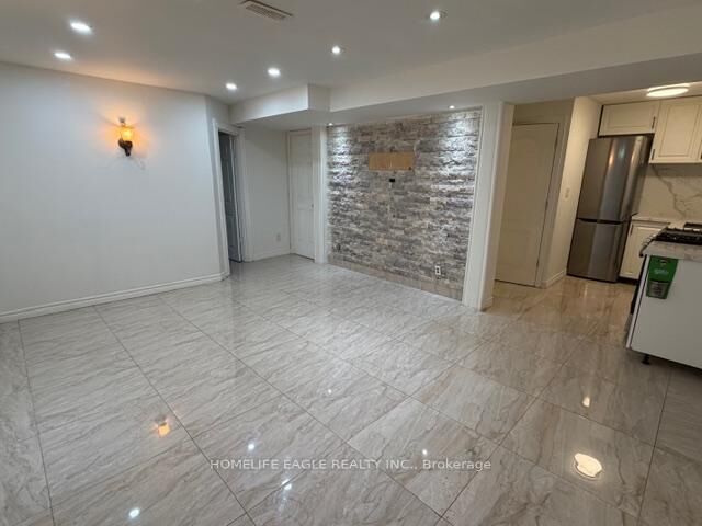 Property Photo:  366 Waratah Avenue (Basement)  ON L3Y 7T6 