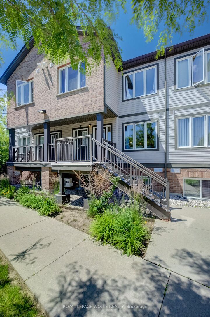 Property Photo: 42 West Acres Crescent 6 ON N2N 3G8