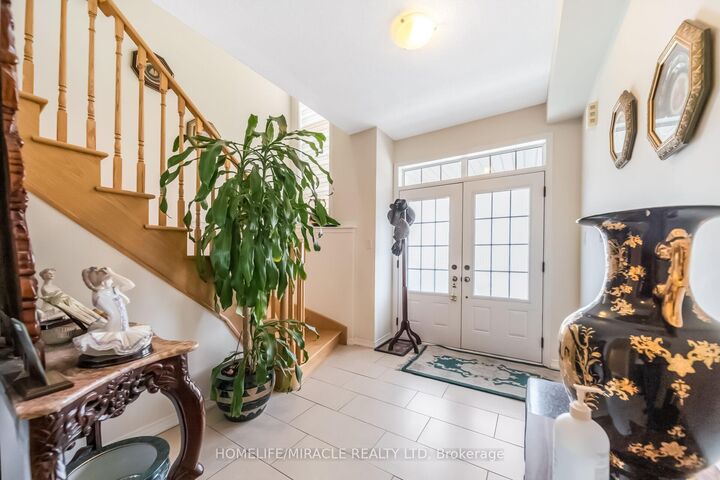 Property Photo:  14 Abercrombie Crescent  ON L7A 4N1 