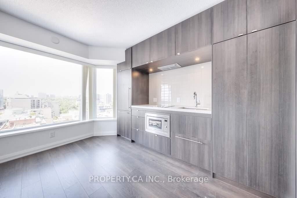 Property Photo:  155 Yorkville Avenue 1520  ON M5R 1C4 