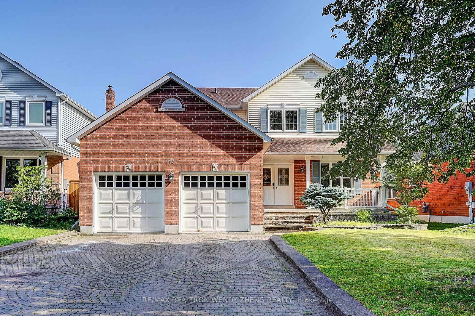 Property Photo:  17 Pebblebeach Drive  ON L1E 2C2 