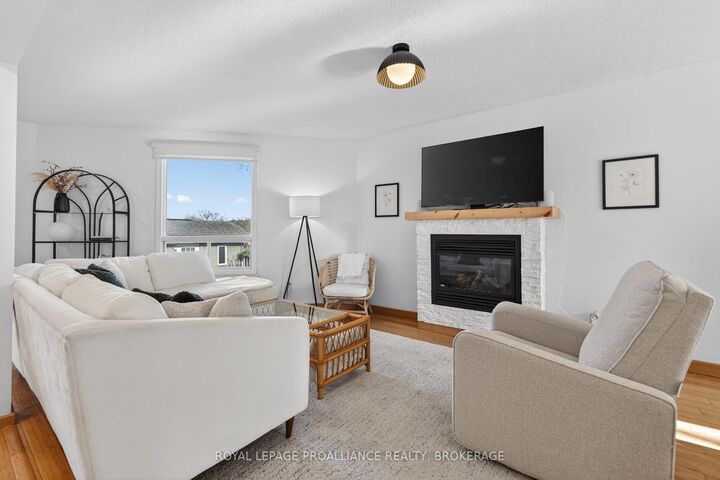 Property Photo:  41 Chartwell Crescent  ON K7K 6P2 