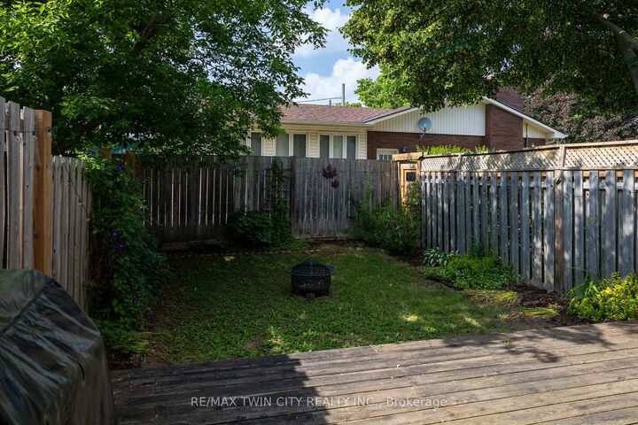Property Photo: 7 Graystone Court ON N3L 3Y1