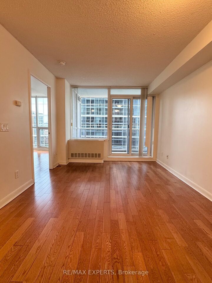 Property Photo: 4978 Yonge Street 2011 ON M2N 7G8