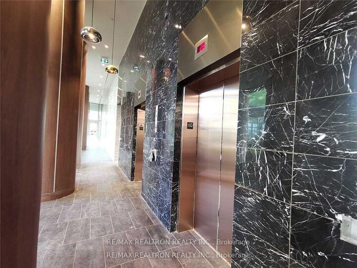 Property Photo:  115 McMahon Drive 1106  ON M2K 0E3 