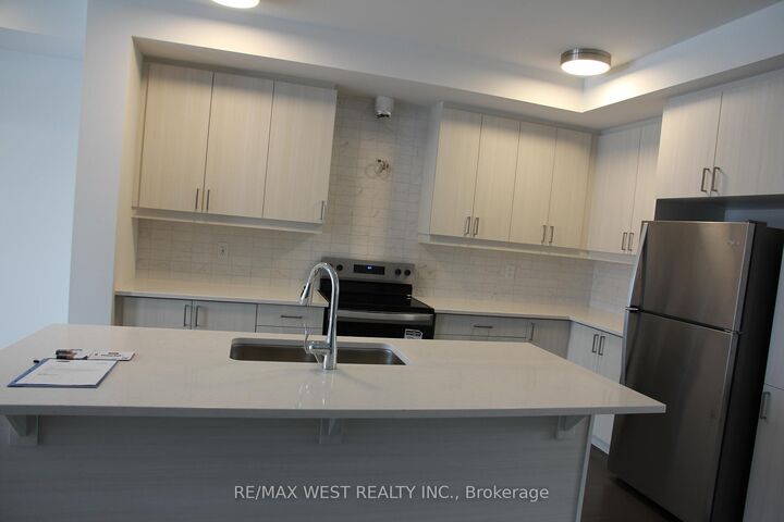 Property Photo:  4124 Raybria Way  ON L5M 2S8 