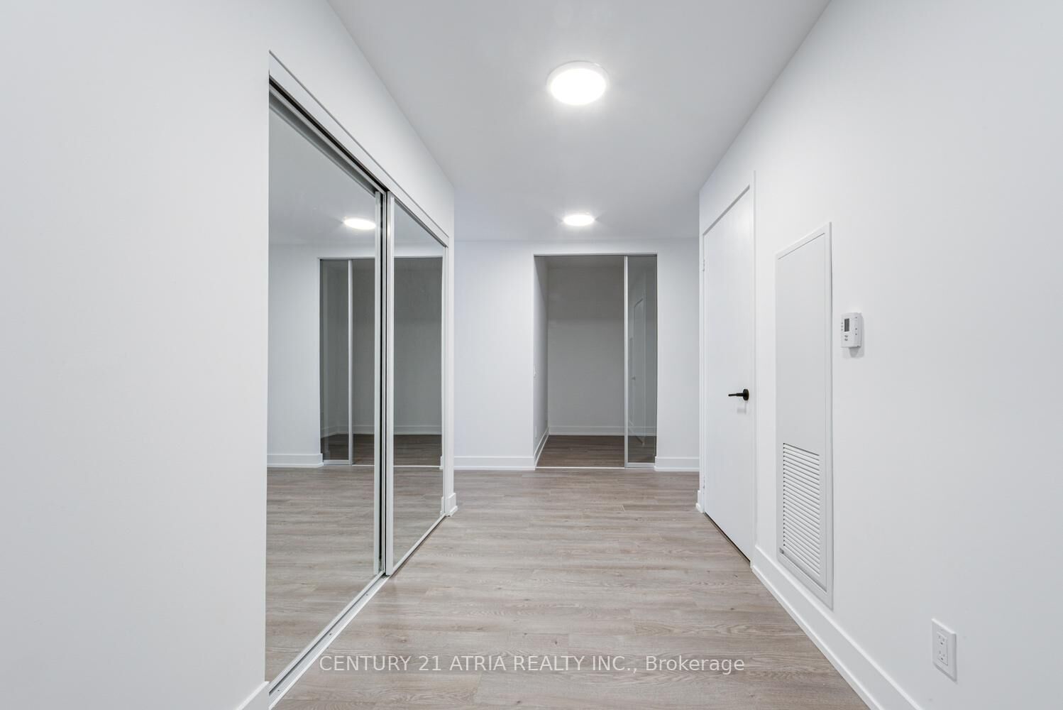 Property Photo:  308 Jarvis Street 819  ON M5A 2P2 