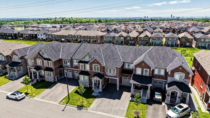 Property Photo: 1031 Cameo Street ON L1X 0G3