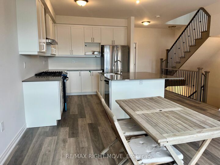 Property Photo:  18 Wyn Wood Lane  ON L3V 8P6 