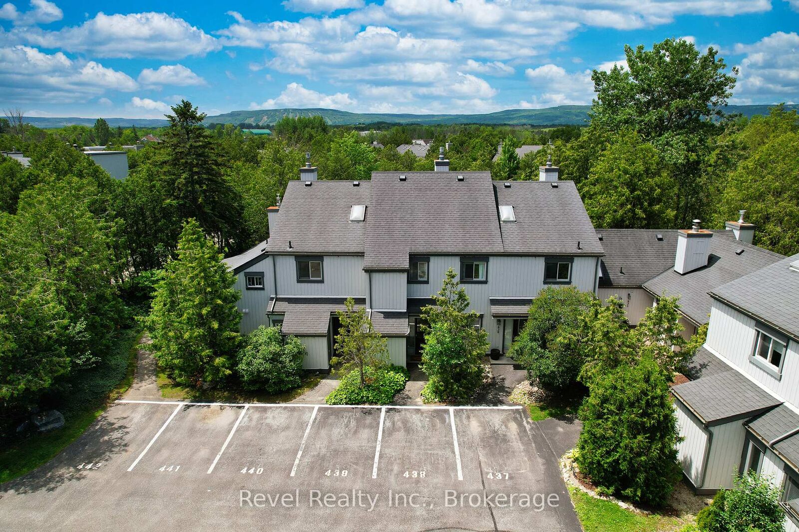 Property Photo: 440 Oxbow Crescent W ON L9Y 5B4