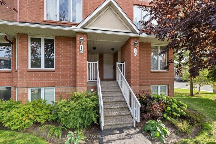 Property Photo: 10 Lakepointe Drive ON K4A 5E3