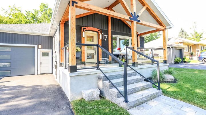 Property Photo:  17 Bowman Avenue  ON L4M 1V1 