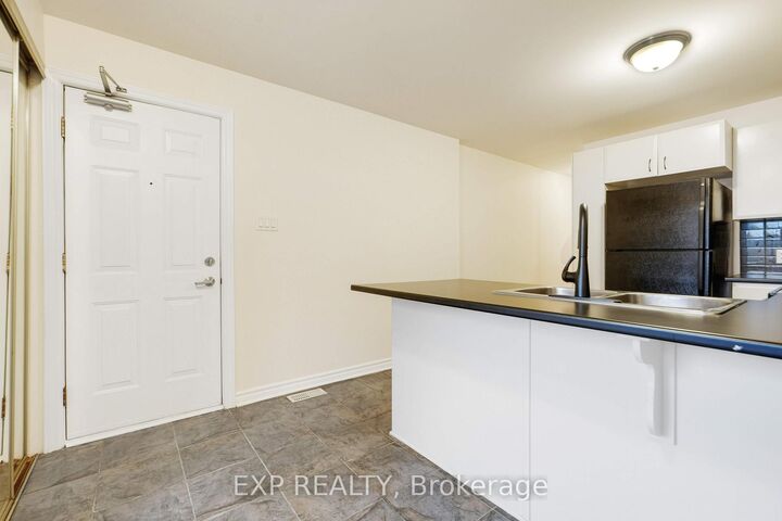 Property Photo:  201 Paseo Private 14  ON K2G 4N7 