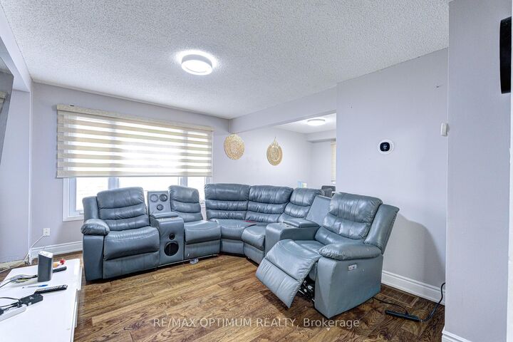 Property Photo: 5 Roehampton Crescent ON L6Y 2R3