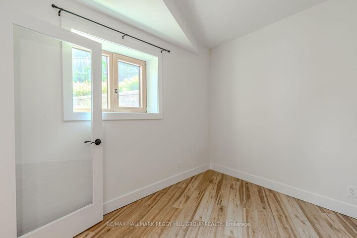 Property Photo:  210 Patterson Road Lower  ON L4N 9B8 